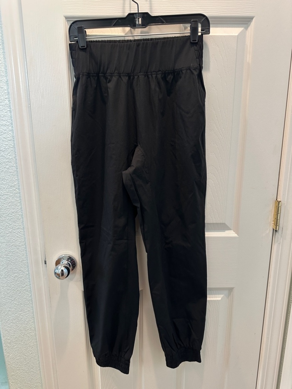 HALARA Black High-Waist Joggers with Elastic Waist